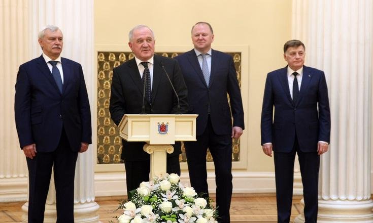 В.Булавину вручили почетный знак