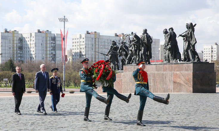 Возложение цветов
