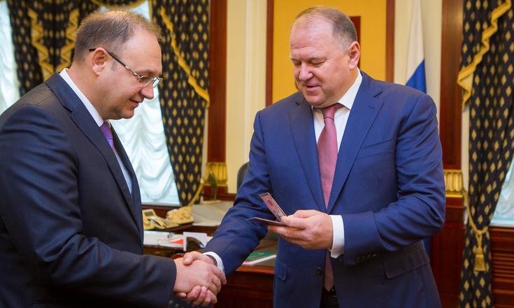 Вручение удостоверения