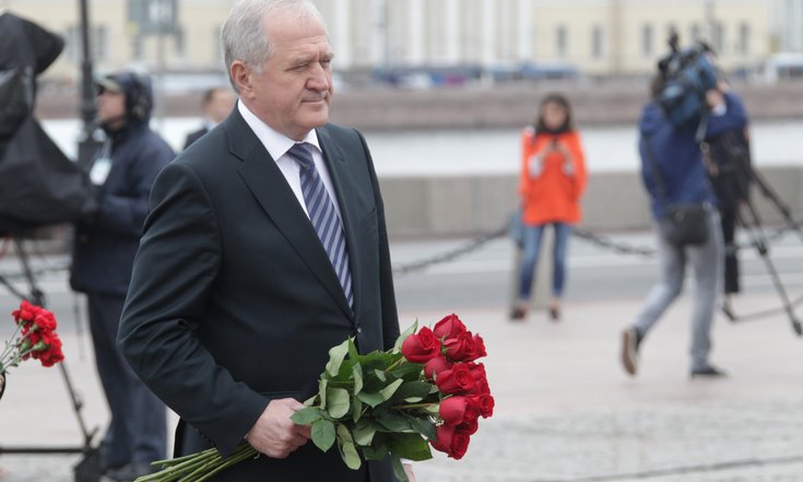 Возложение цветов к Медному всаднику