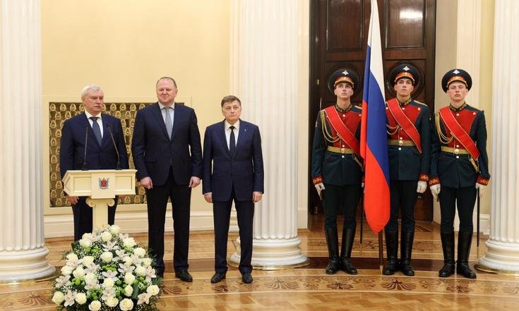 В.Булавину вручили почетный знак