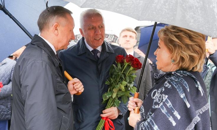 Возложение цветов к Медному всаднику