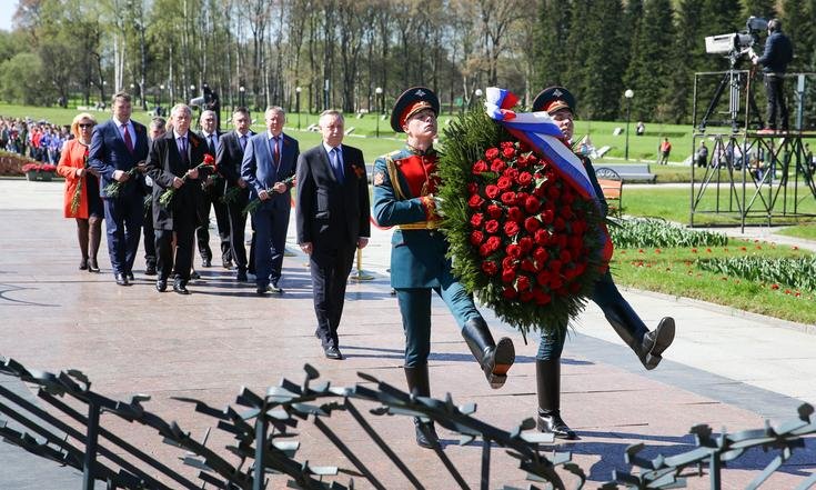 Торжественно-траурная церемония на Пискаревском кладбище