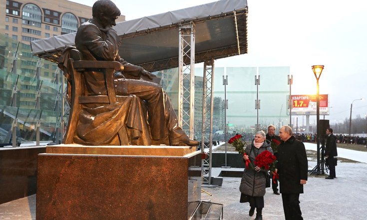 Памятник Гранину