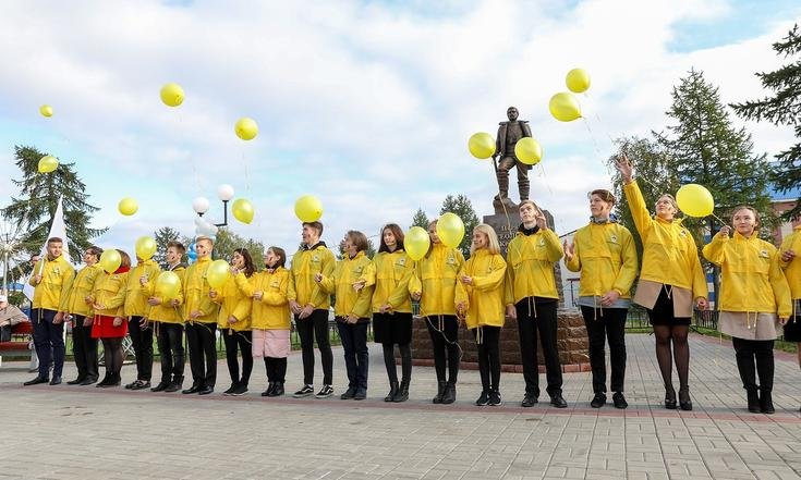 Памятник геологам