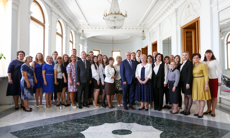 Награждение победителей  конкурса сочинений "Я - гражданин России!"