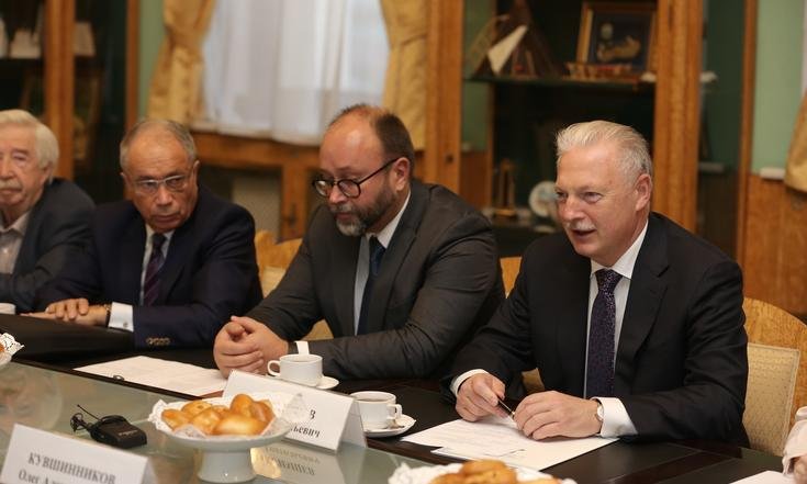 Встреча на Петровской набережной