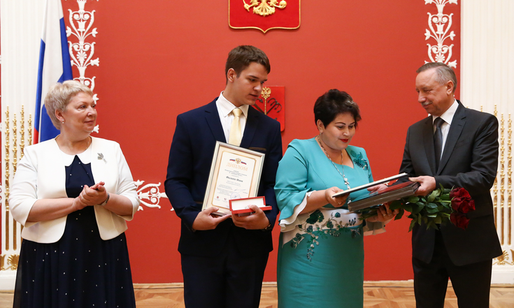 Награждение победителей конкурса сочинений "Я - гражданин России!"