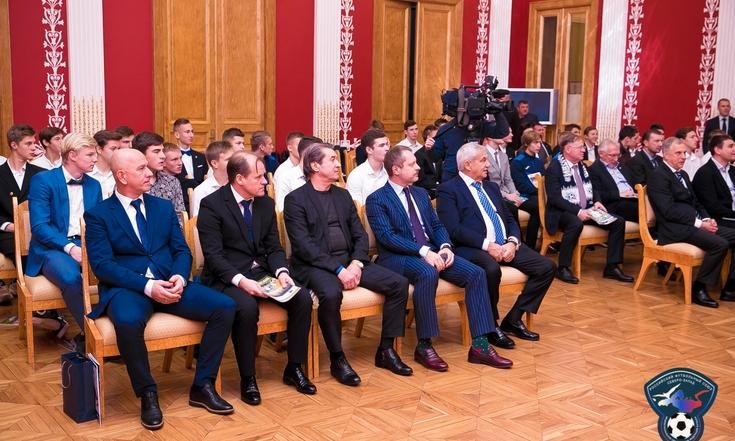 награды футболистам