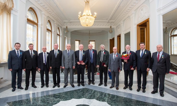 В.Булавин вручил государственные награды