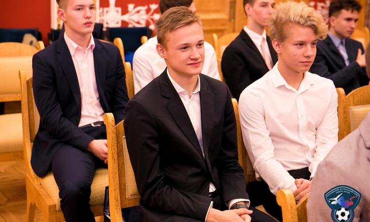 награды футболистам