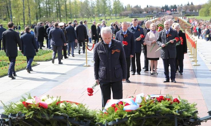 Торжественно-траурная церемония на Пискаревском кладбище