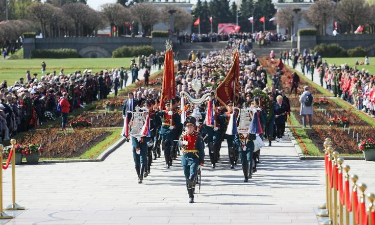 Торжественно-траурная церемония на Пискаревском кладбище