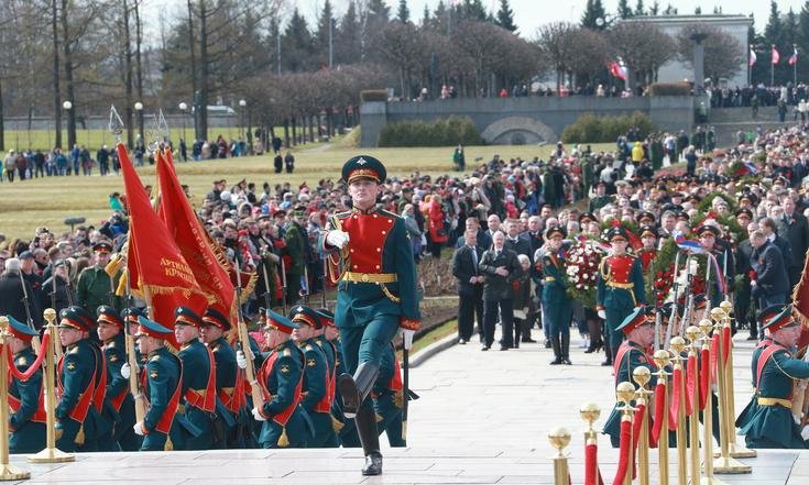 Торжественно-траурная церемония на Пискаревском мемориальном кладбище
