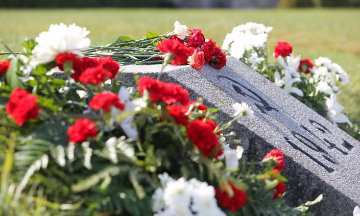 Торжественно-траурная церемония на Пискаревском кладбище