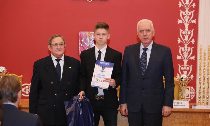 Молодые футболисты