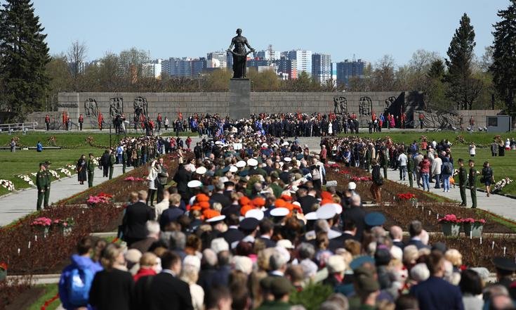 Торжественно-траурная церемония на Пискаревском кладбище