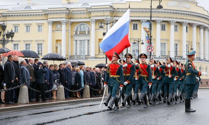 Возложение цветов к Медному всаднику
