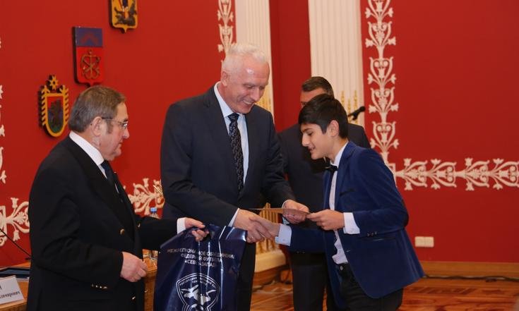 Молодые футболисты