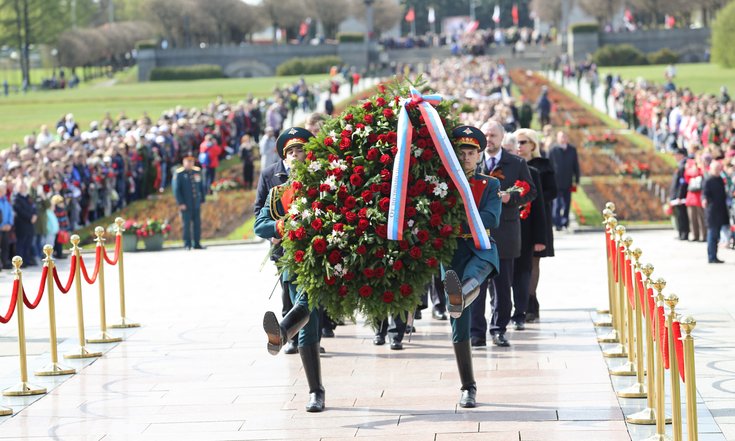 Торжественно-траурная церемония на Пискаревском кладбище