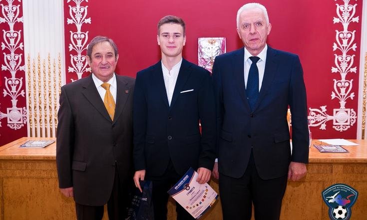 награды футболистам