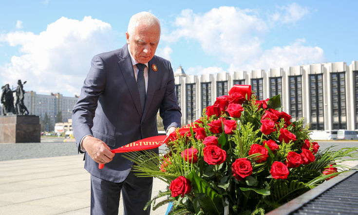 Возложение цветов